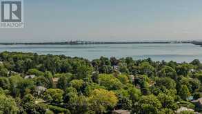 989 NORTH SHORE BOULEVARD W Burlington 