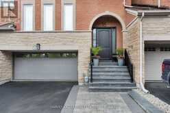 16 HARVEST COURT Richmond Hill 