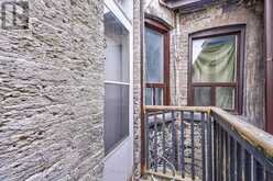 4 - 1074 ST CLAIR AVENUE W Toronto 