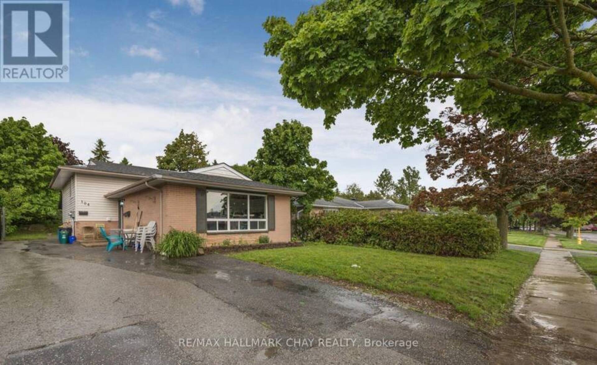 1, 2, 3 - 104 DAPHNE CRESCENT Barrie