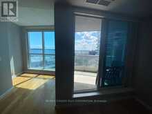 910 - 218 QUEENS QUAY W Toronto 