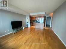 910 - 218 QUEENS QUAY W Toronto 