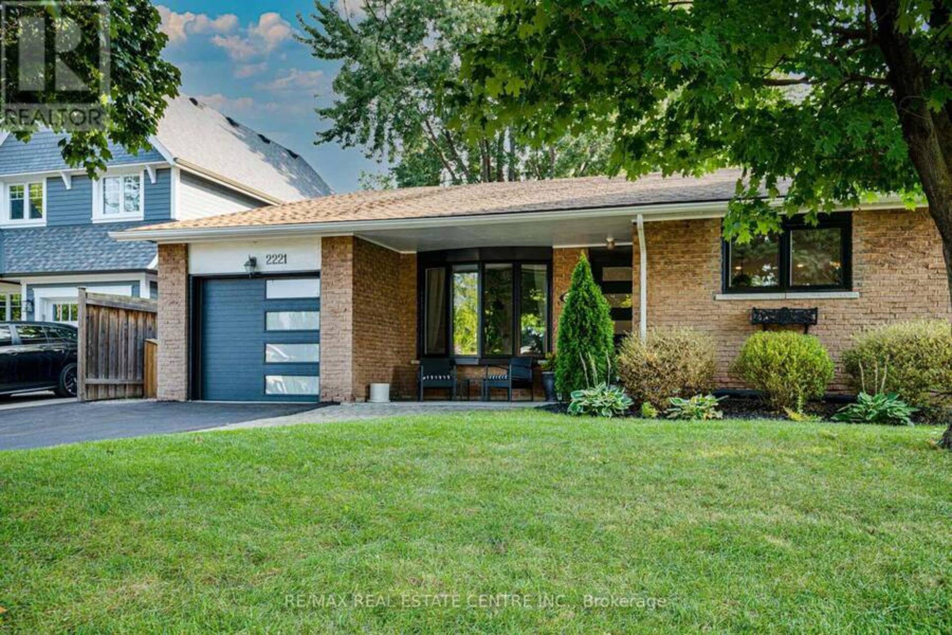 2221 WYANDOTTE DRIVE Oakville