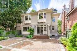 32 ROXBOROUGH STREET E Toronto