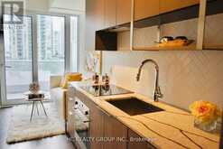 605 - 15 HOLMES AVENUE N Toronto