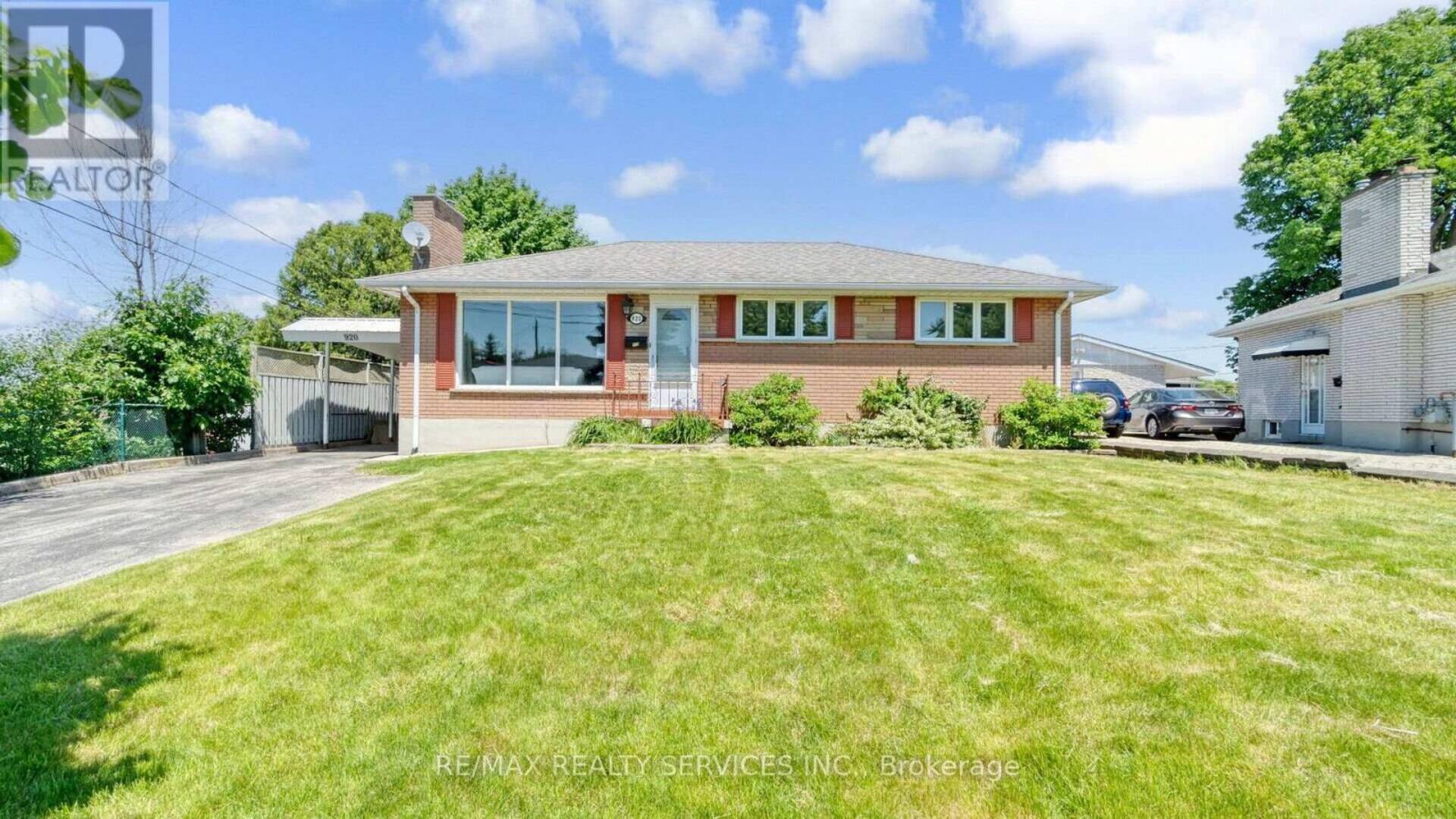 920 EAGLE CRESCENT London