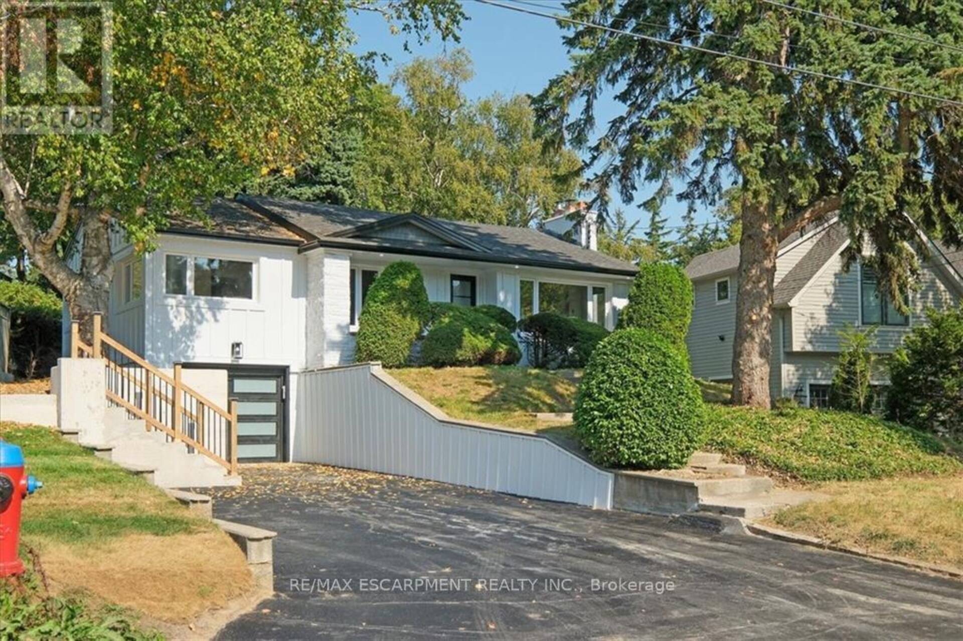 214 LAKEWOOD DRIVE Oakville