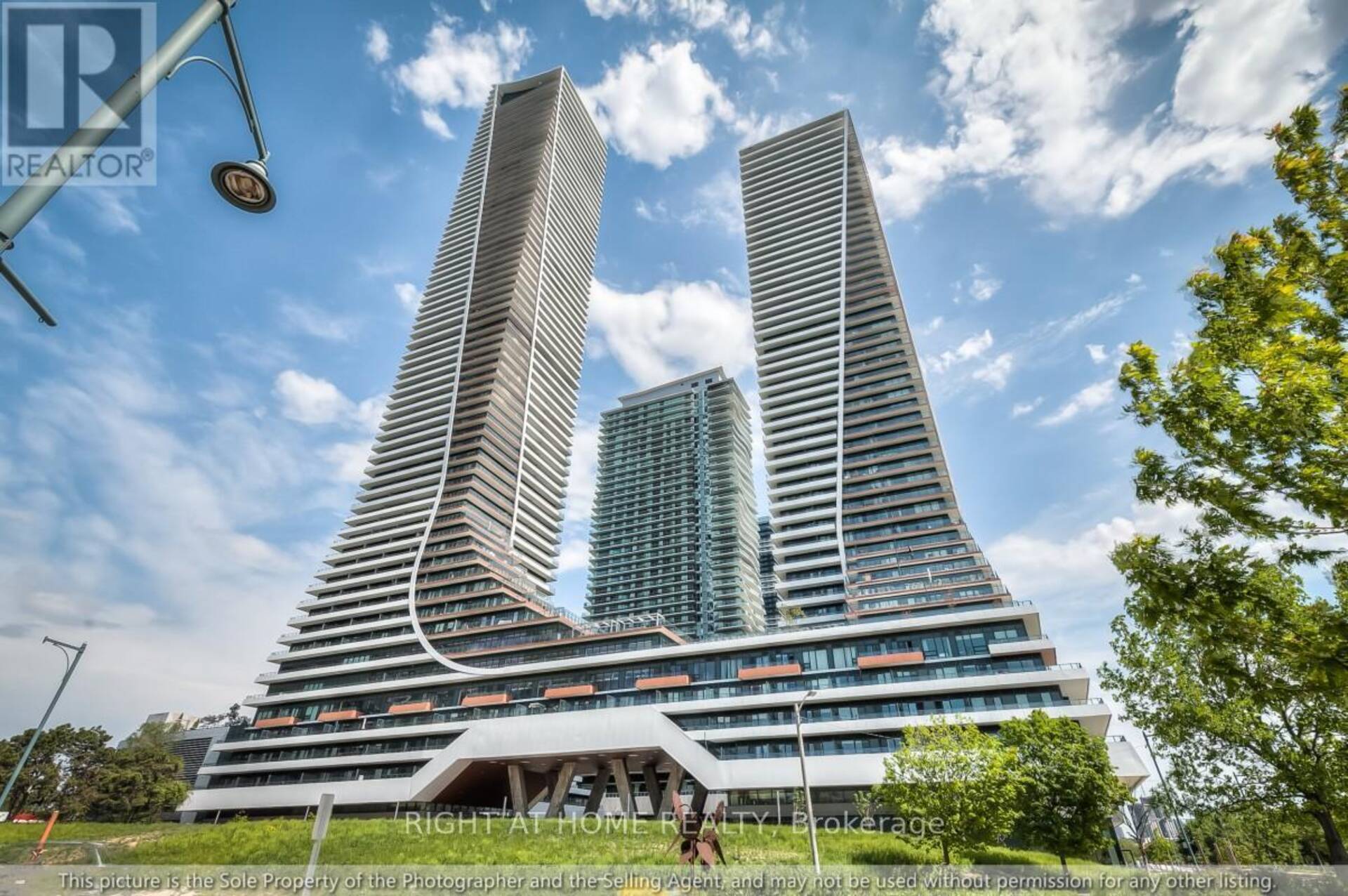 540 - 30 SHORE BREEZE DRIVE Toronto