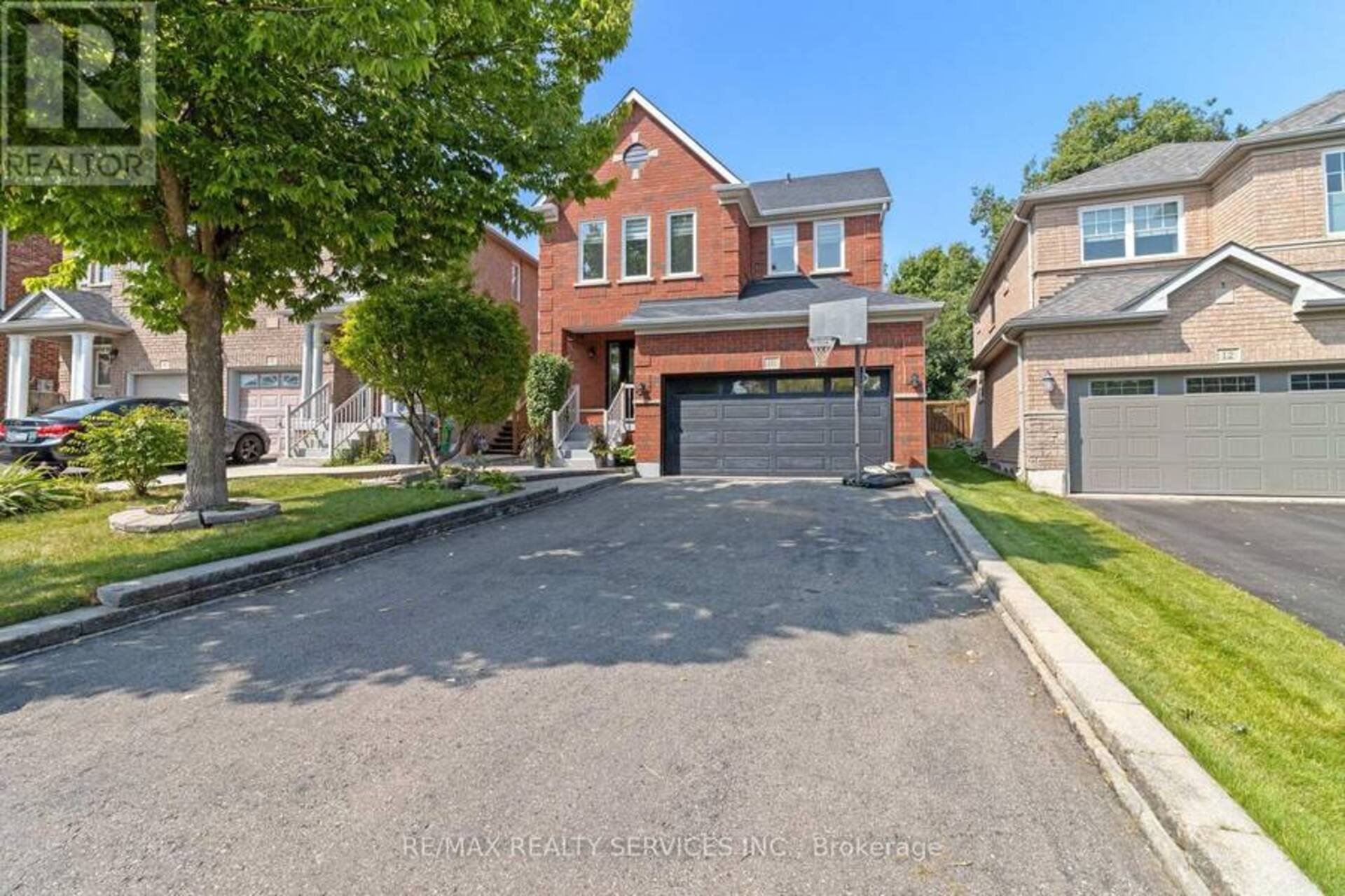 10 OAK GARDENS COURT Brampton 