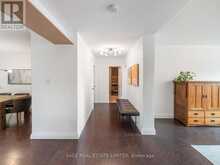 22 - 8 CORINTH GARDENS Toronto