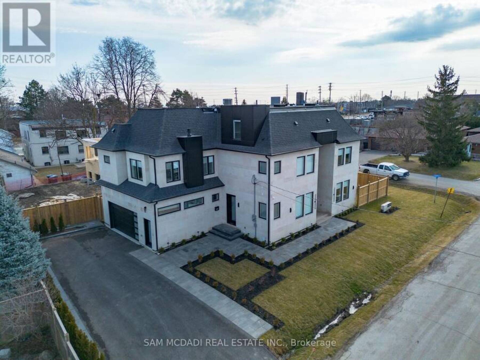 1019 STRATHY AVENUE Mississauga