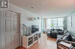 620 - 230 QUEENS QUAY W Toronto