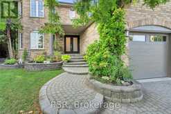 13 MULBERRY COURT Barrie 