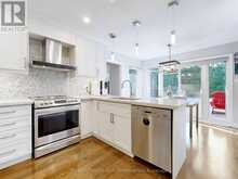 425 LAKESHORE ROAD W Oakville 