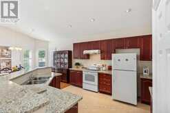 2 SUGGS LANE Whitchurch-Stouffville 