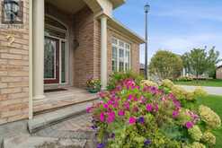 2 SUGGS LANE Whitchurch-Stouffville 