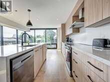 885 DUNDAS STREET W Toronto