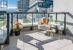 422 - 30 INN ON THE PARK DRIVE Toronto