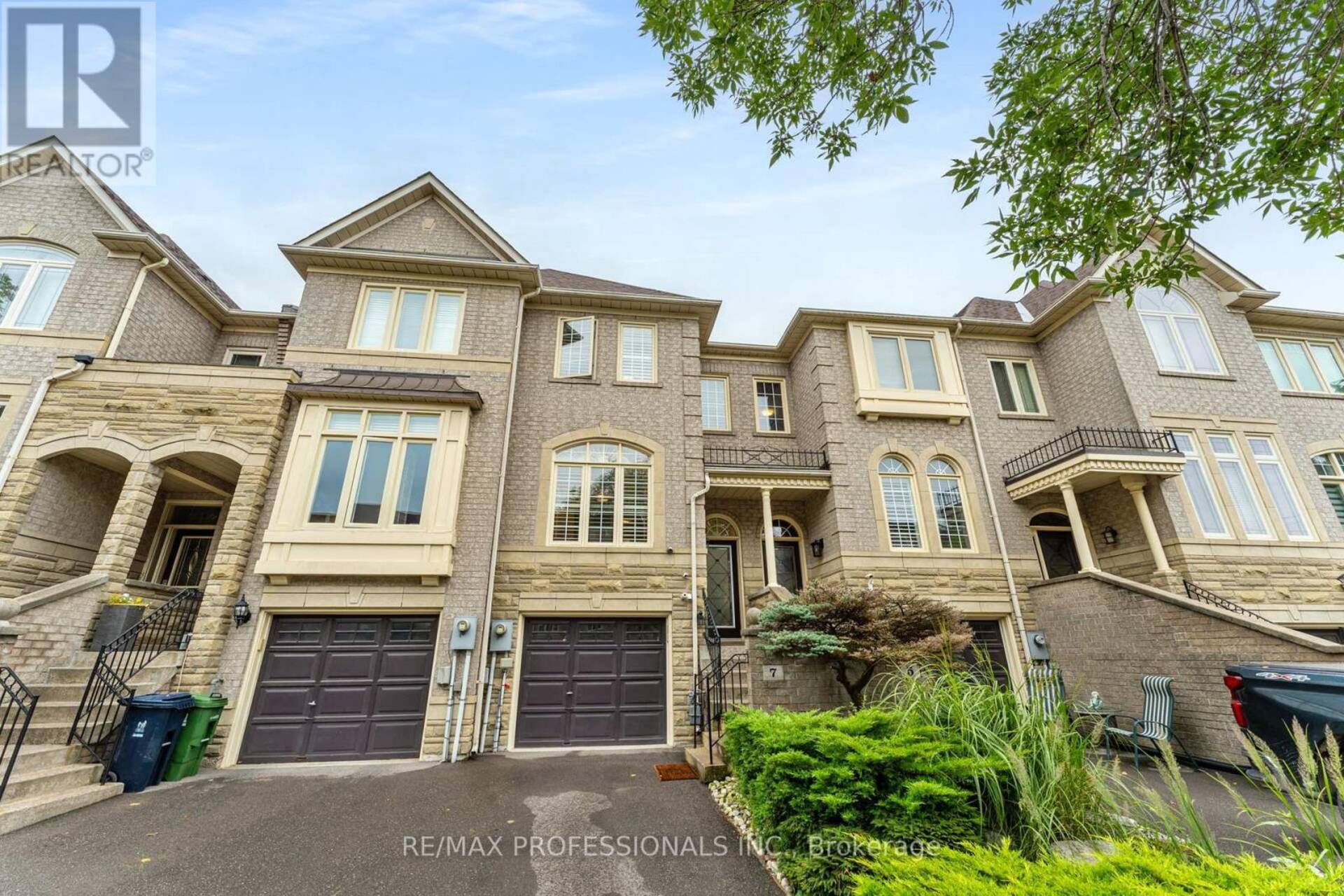 7 GREYSTONE COURT Toronto