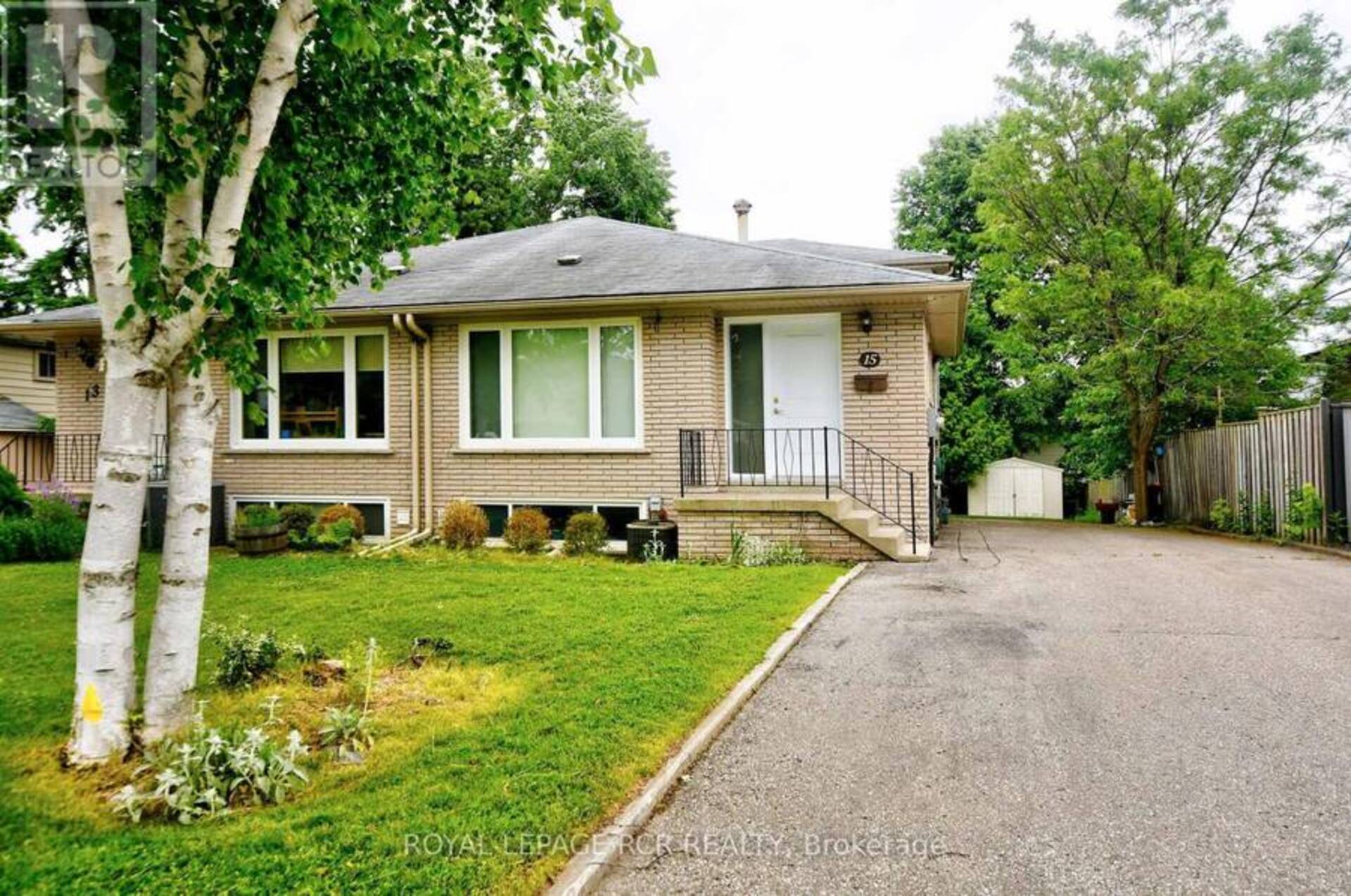 15 MCDONALD DRIVE Aurora 