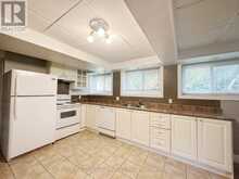 UNIT B - 1 LAKESIDE CRES AVENUE Richmond Hill 