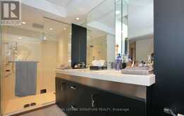 703 - 1 CONCORDE PLACE Toronto