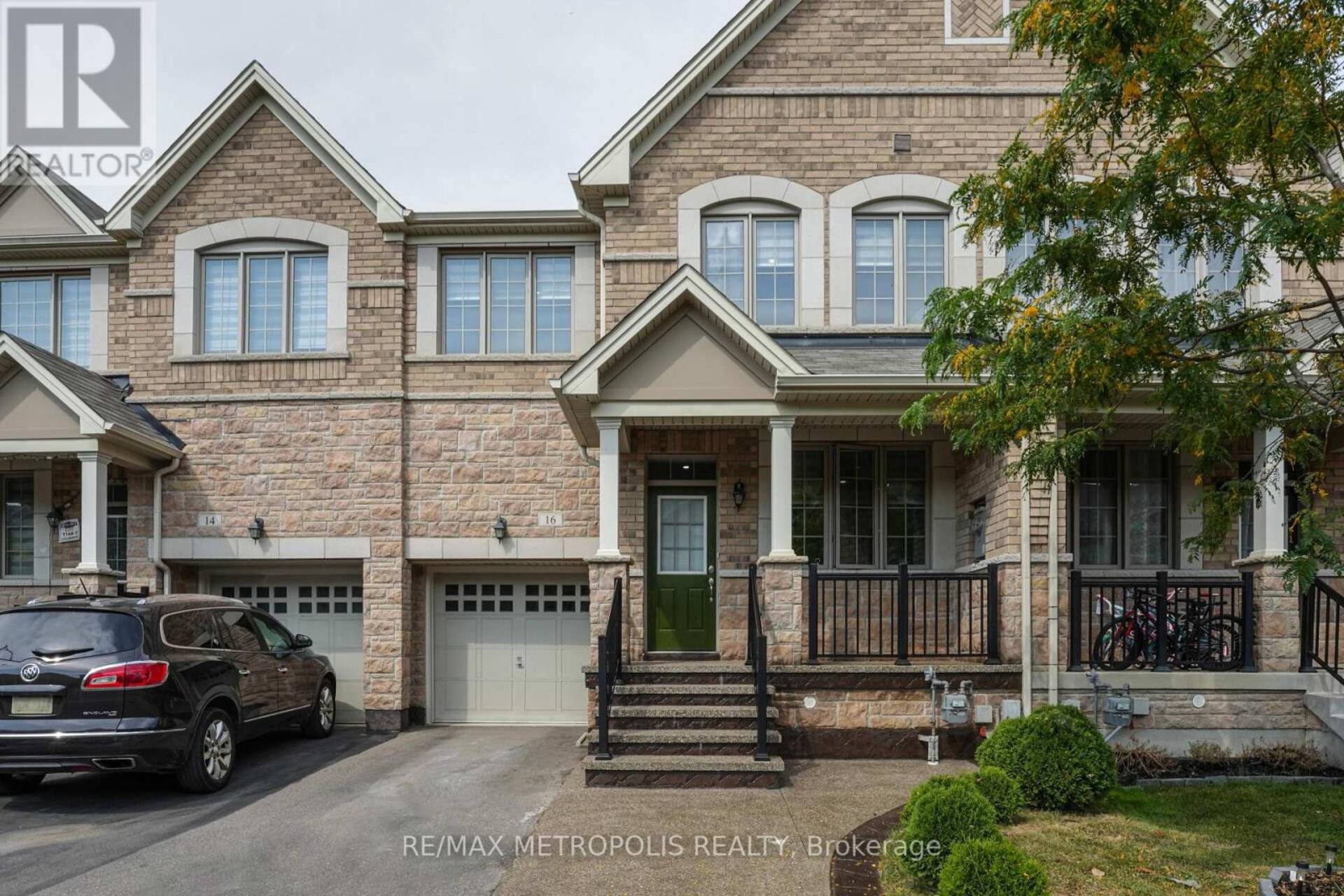 16 YELLOWKNIFE ROAD Brampton 