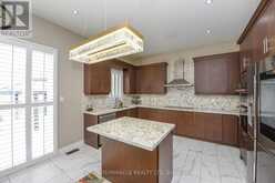 8 FANNING TRAIL Brampton 