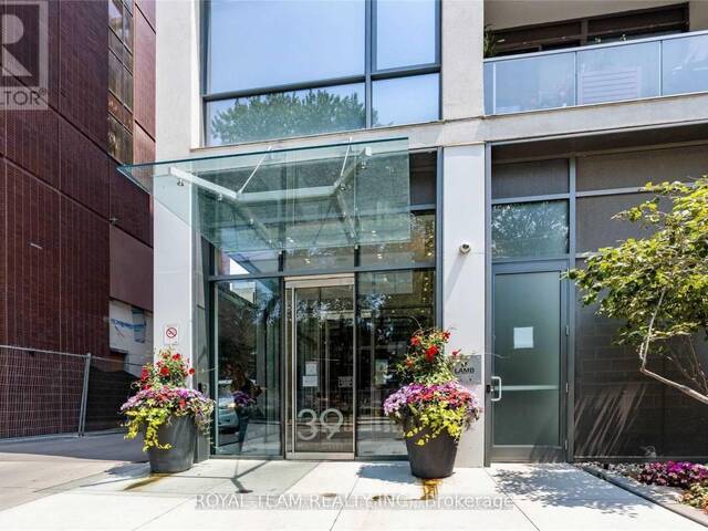 815 - 39 BRANT STREET Toronto Ontario