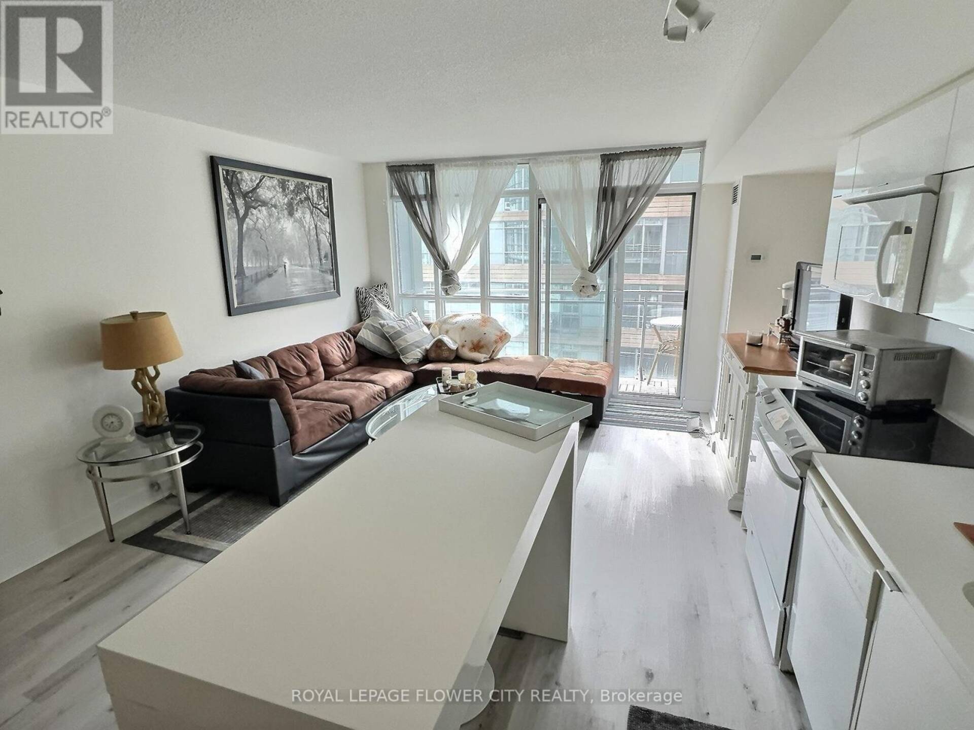 830 - 21 ICEBOAT TERRACE Toronto