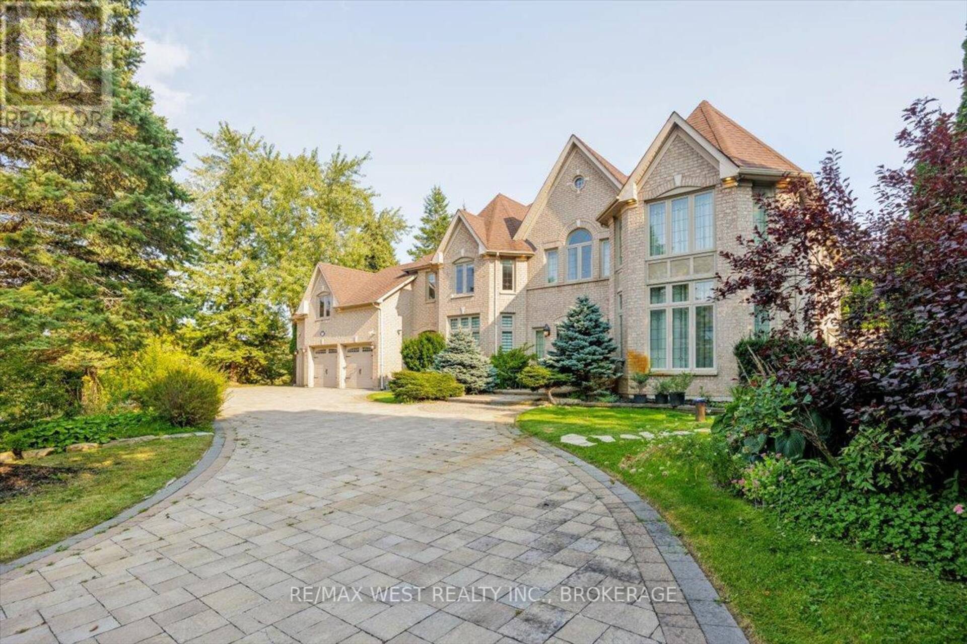 2 WATERFORD LANE Whitchurch-Stouffville