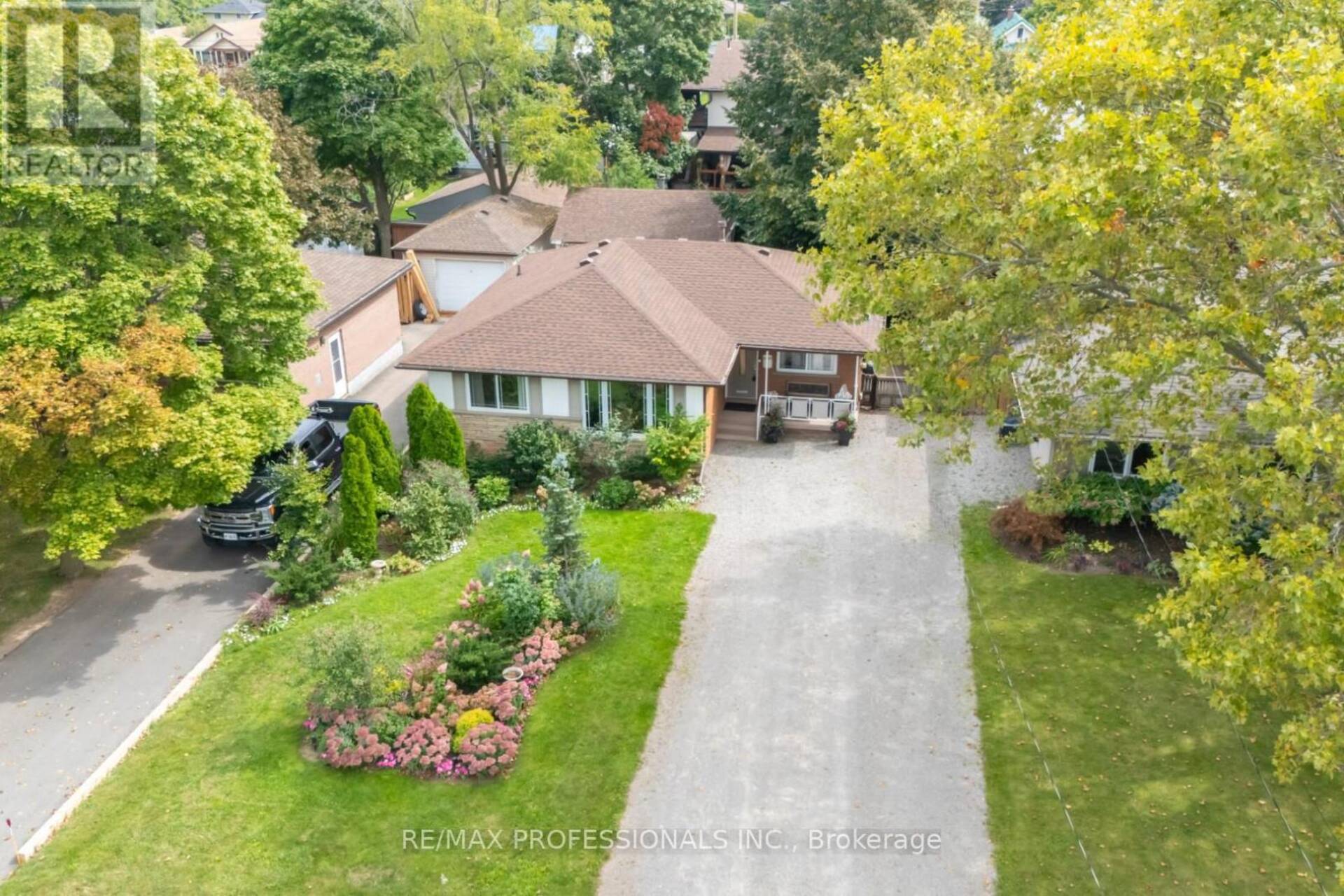 8 LAKEVIEW AVENUE Grimsby