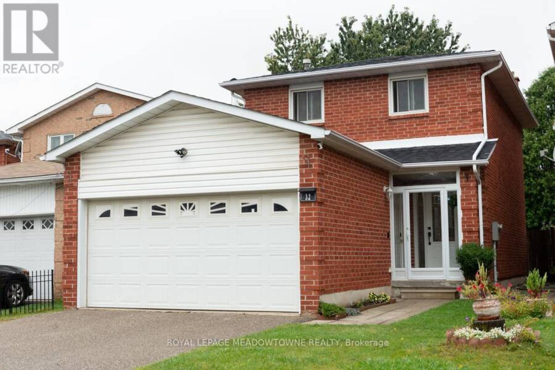 32 CLARRIDGE COURT Brampton 