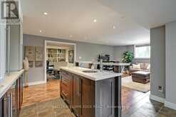 1407 BAYSHIRE DRIVE Oakville 