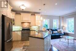 3122 CARDROSS COURT Oakville 