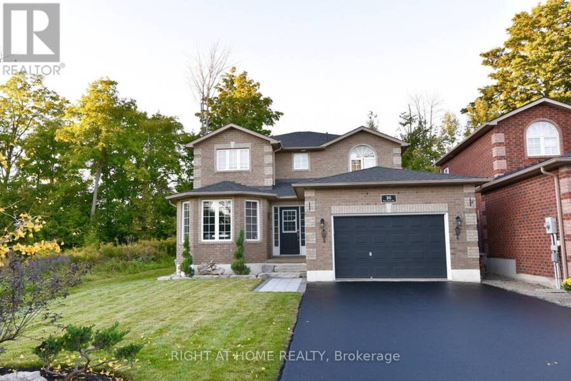 16 PRINCE EDWARD PLACE Barrie