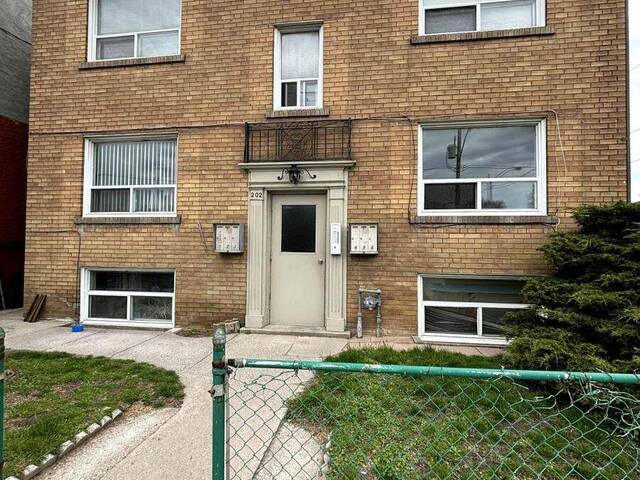 3 - 202 O'CONNOR DRIVE Toronto Ontario