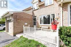 52 COURTLEIGH SQUARE Brampton 