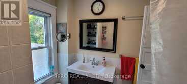 ROOM1 - 4617 FERGUSON STREET Niagara Falls