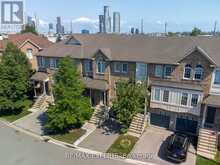 32 - 19 FOXCHASE AVENUE Vaughan