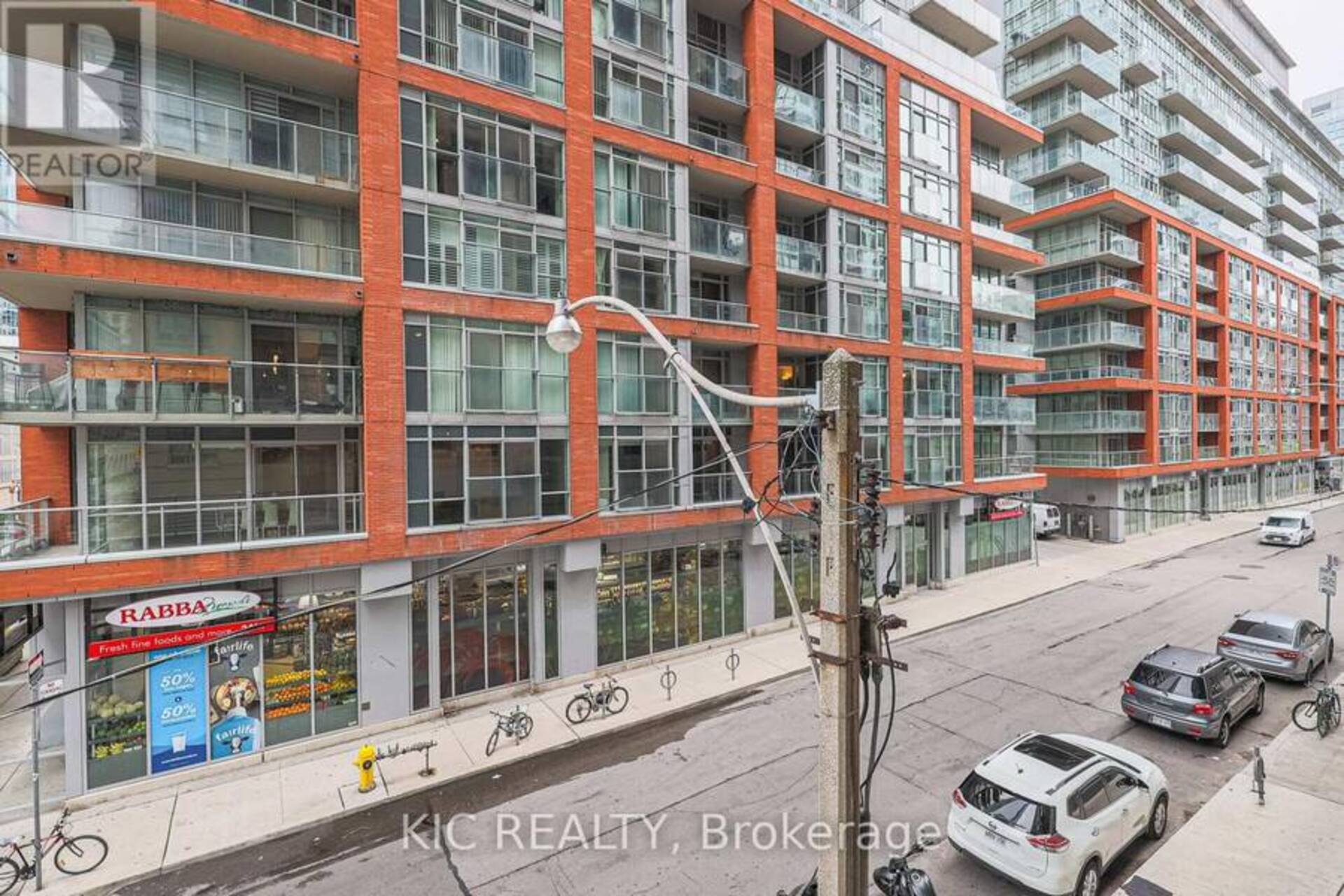 215 - 140 SIMCOE STREET Toronto