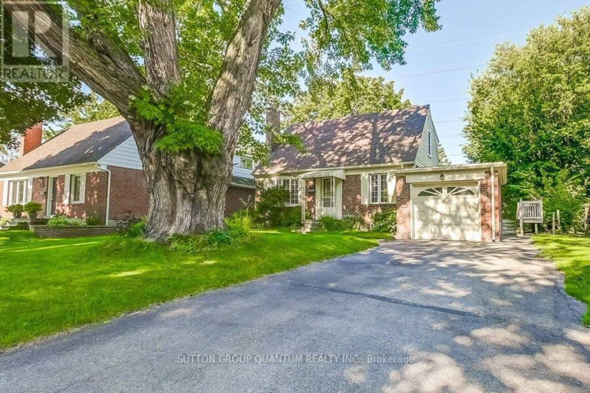 1021 HEDGE DRIVE Mississauga