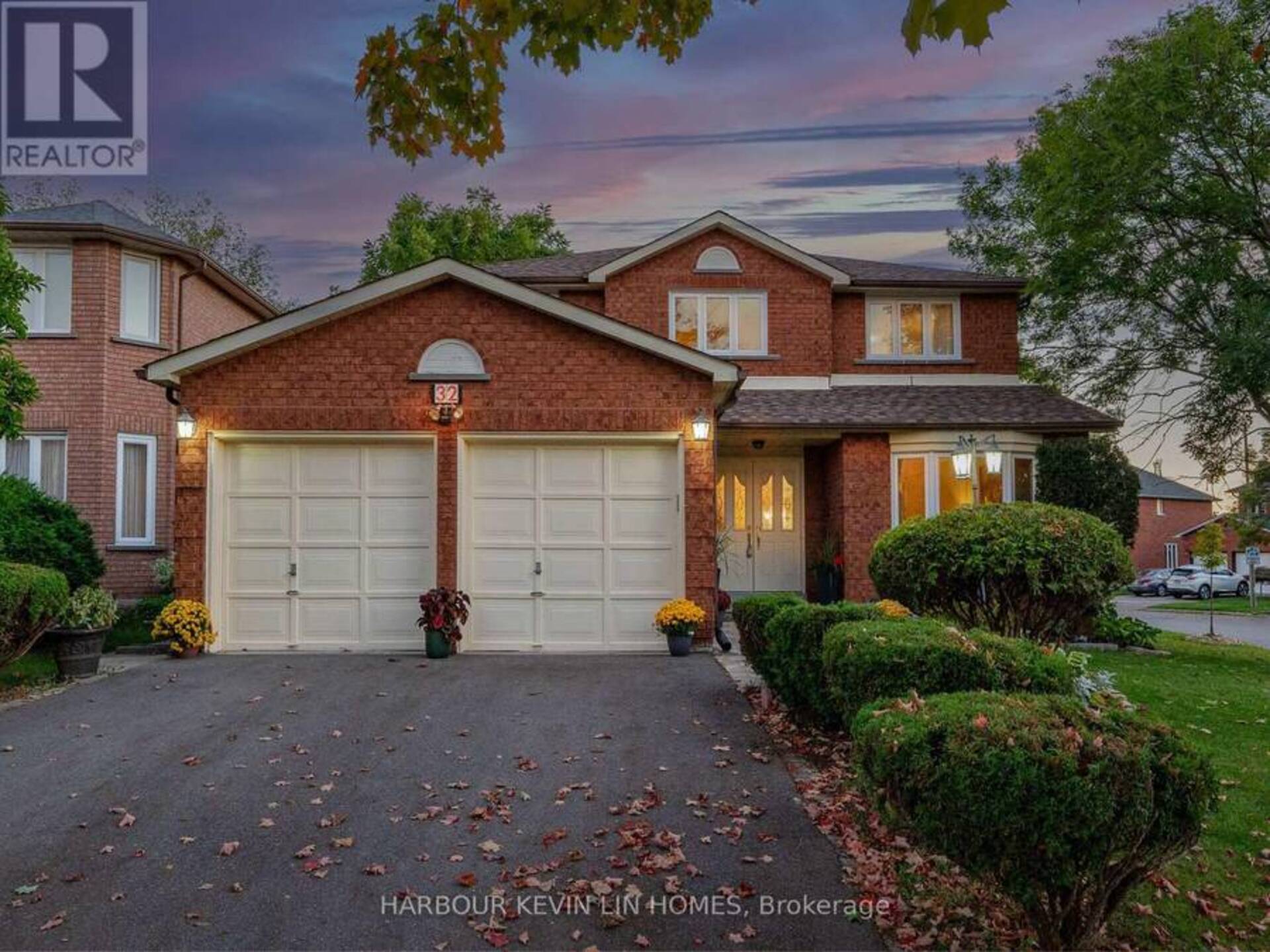 32 QUEENS COLLEGE DRIVE Richmond Hill 