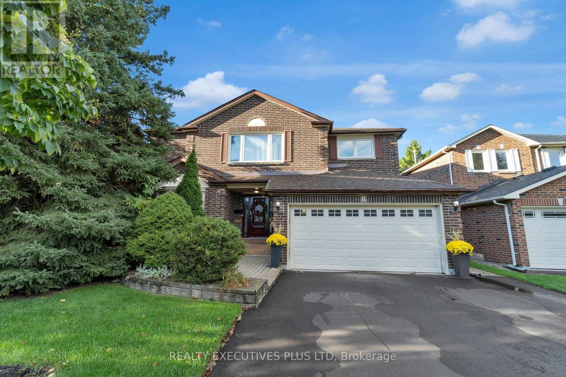 8 LOMBARDY CRESCENT Brampton