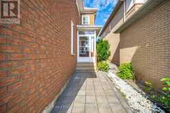 2485 STRATHMORE CRESCENT Mississauga 