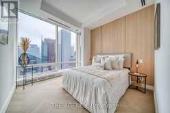 5005 - 180 UNIVERSITY AVENUE Toronto