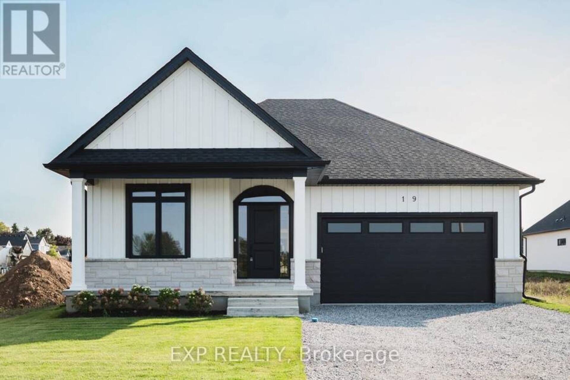 19 OAKLEY DRIVE Niagara-on-the-Lake