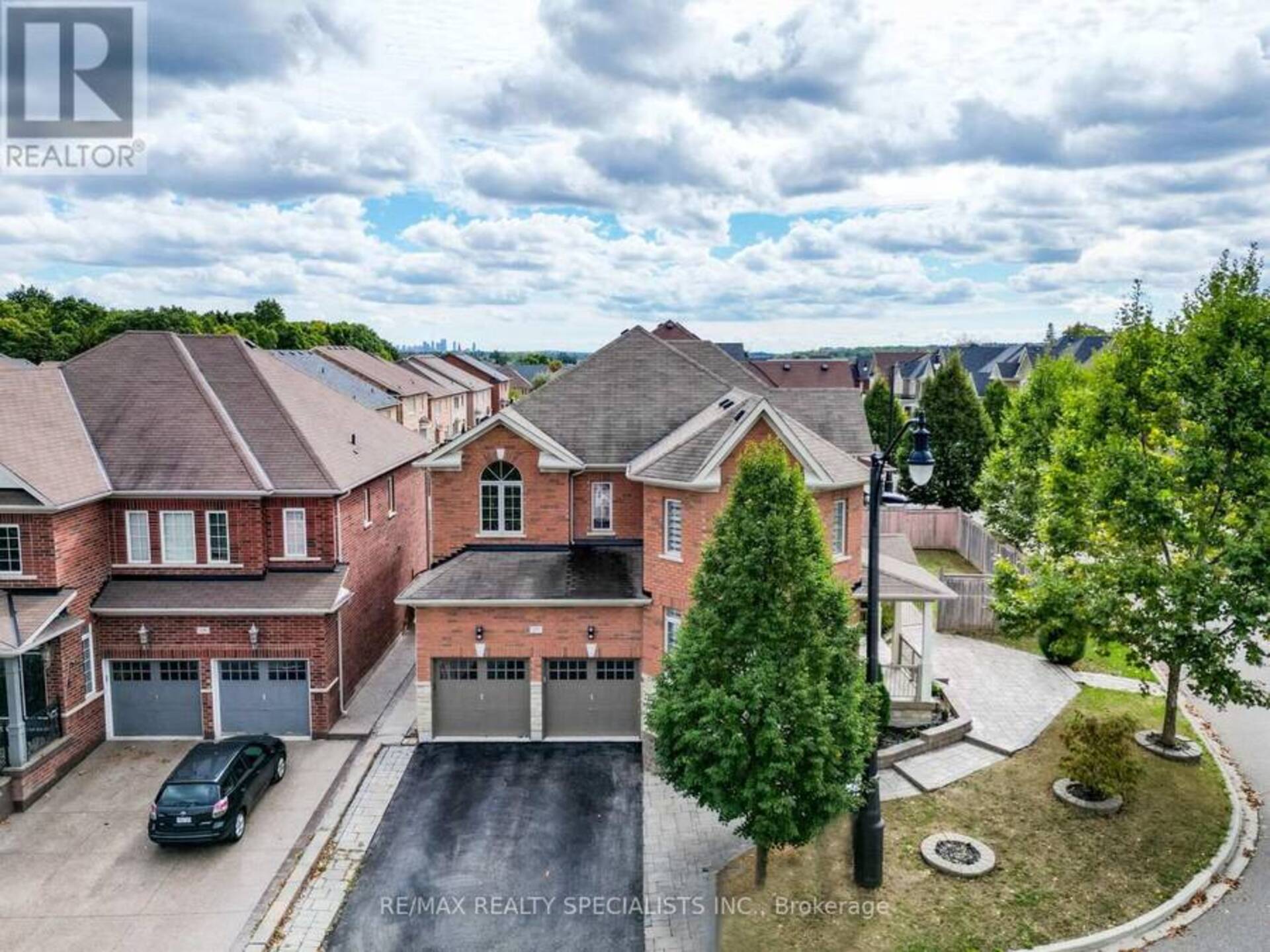 127 LLOYD SANDERSON DRIVE Brampton