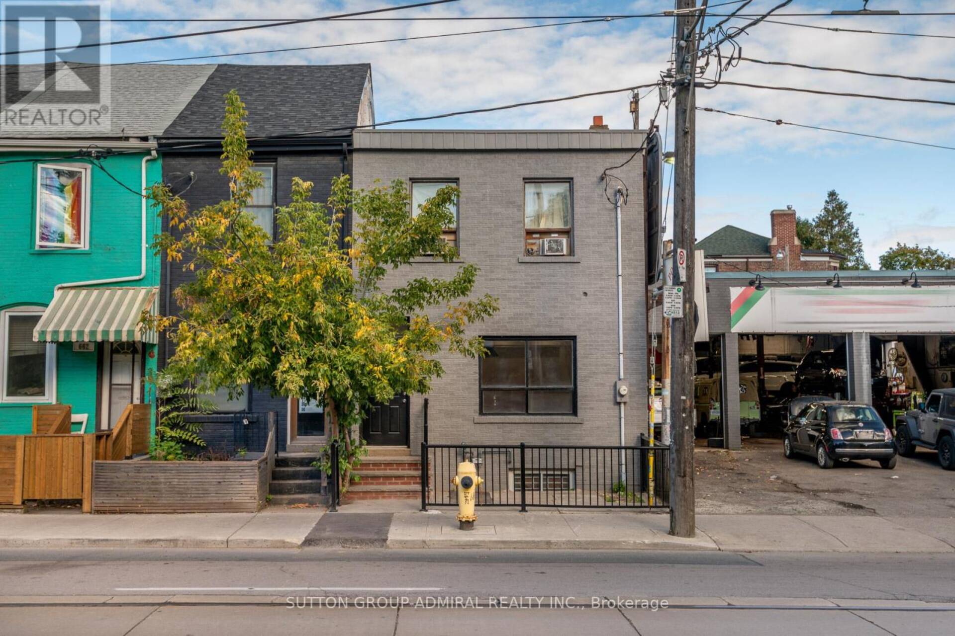 658 DUNDAS STREET W Toronto