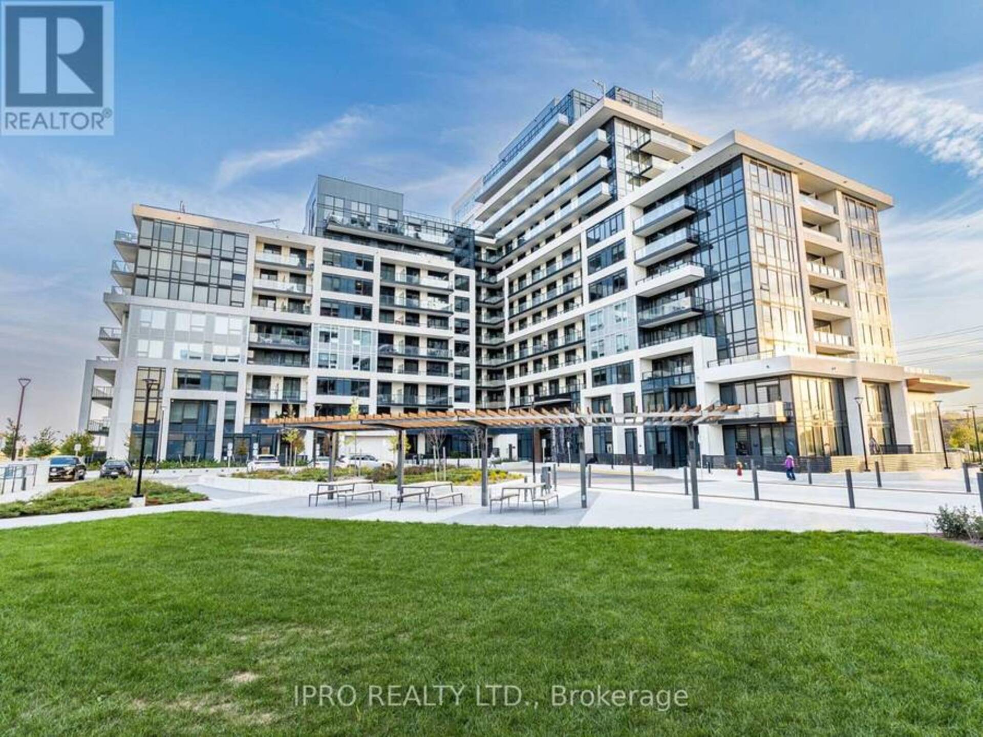 821 - 3200 WILLIAM COLTSON AVENUE Oakville